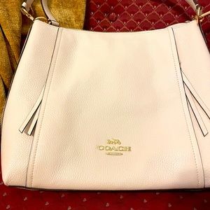 Coach leather shoulder bag.